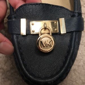 Size 7 Michael Kors Hamilton lock flats